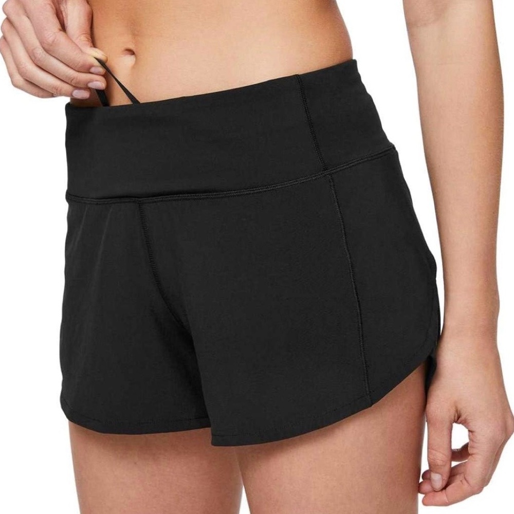 Lululemon High Rise 2.5 inseam Speed Up Shorts, size 2